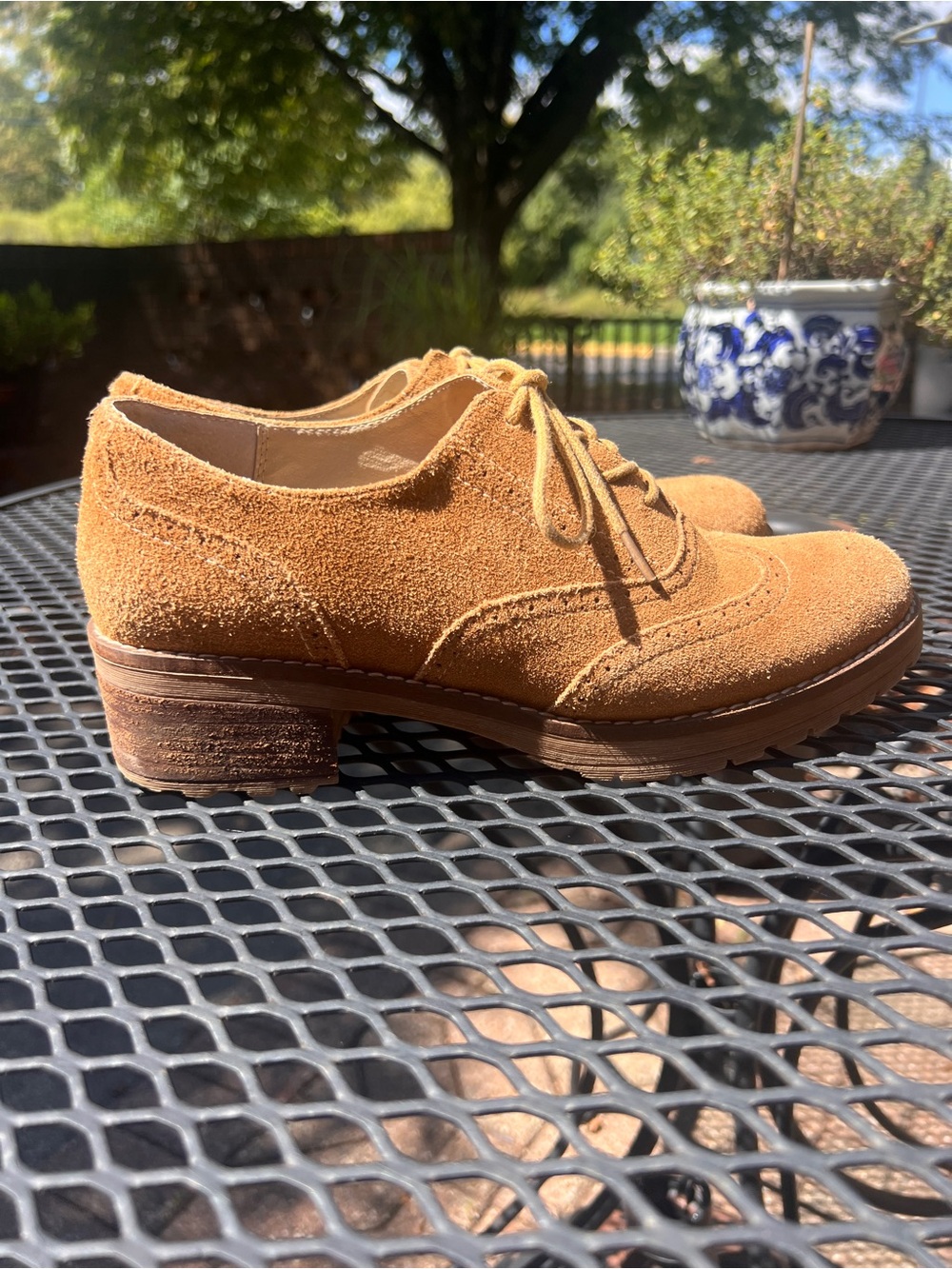 White Mountain Suede Lace-Up Oxfords in Camel Brown size 9